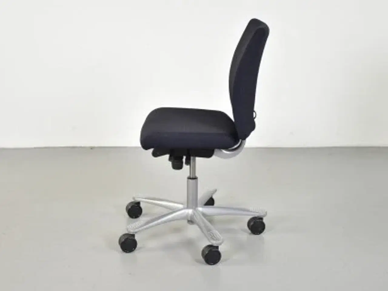 Billede 2 - Häg h04 credo 4200 kontorstol med sort/blå polster og gråt stel