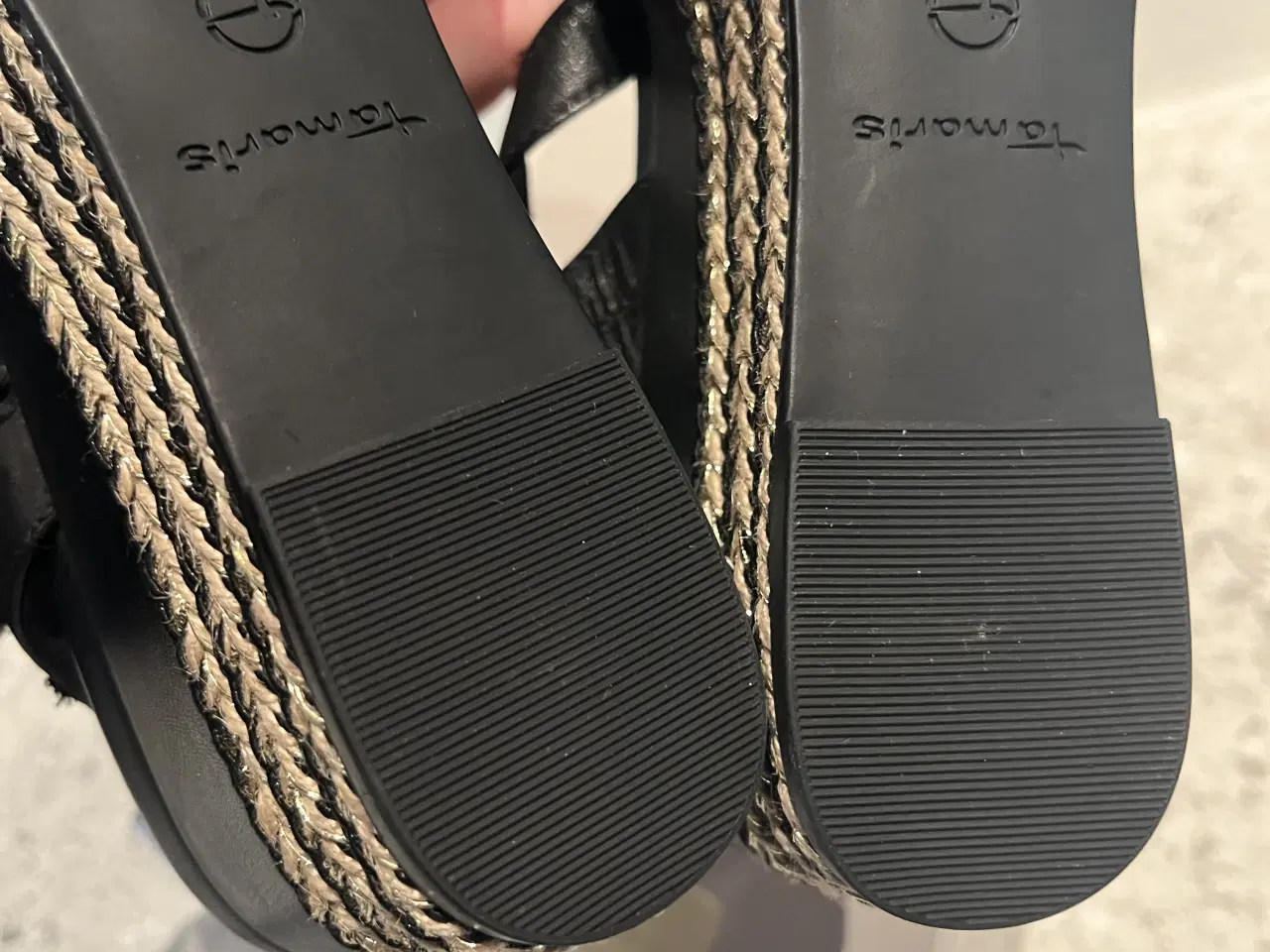 Billede 8 - Tamaris sandaler sort/guld