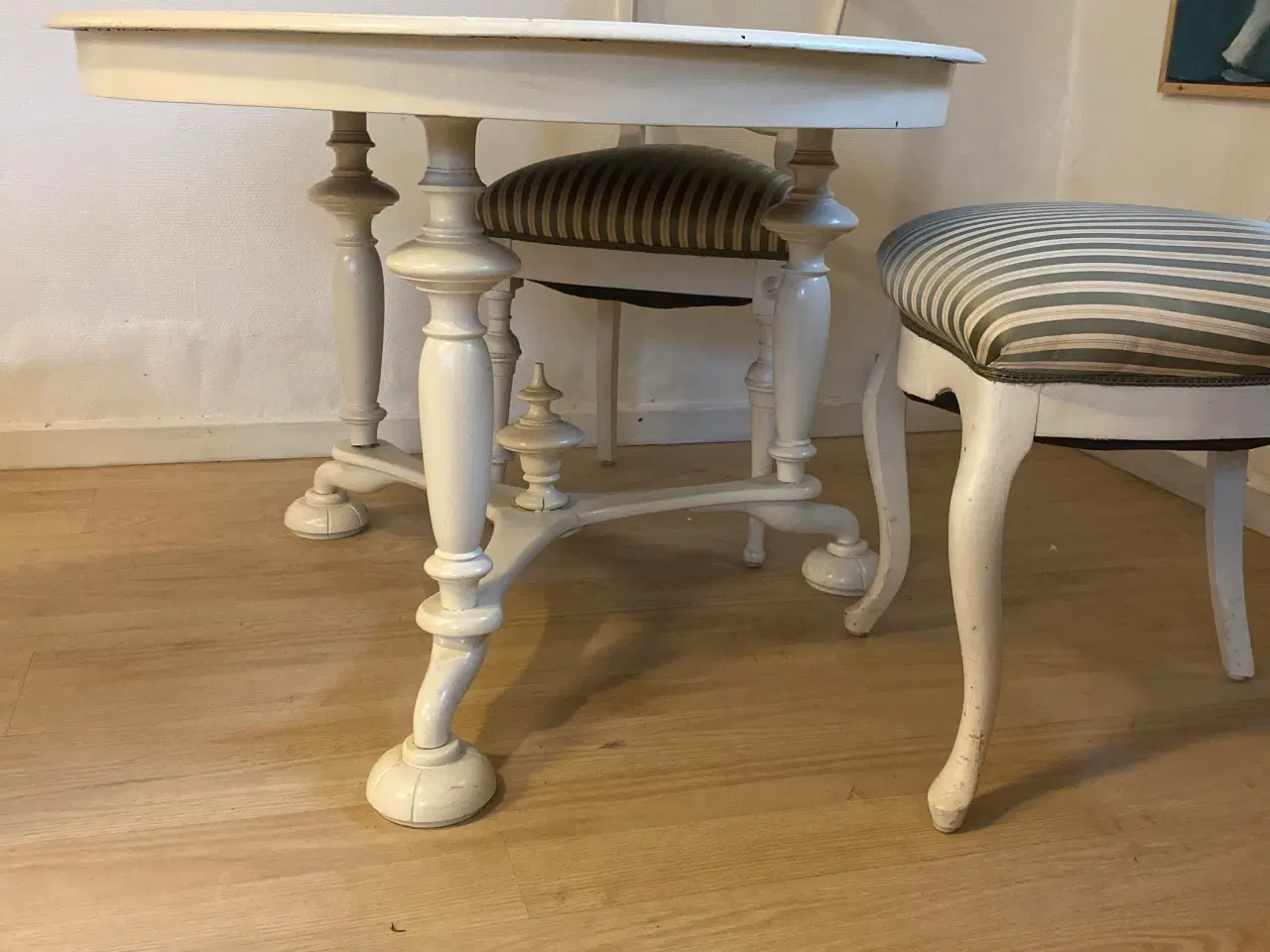 Billede 5 - Rundt spisebord med 4 stole