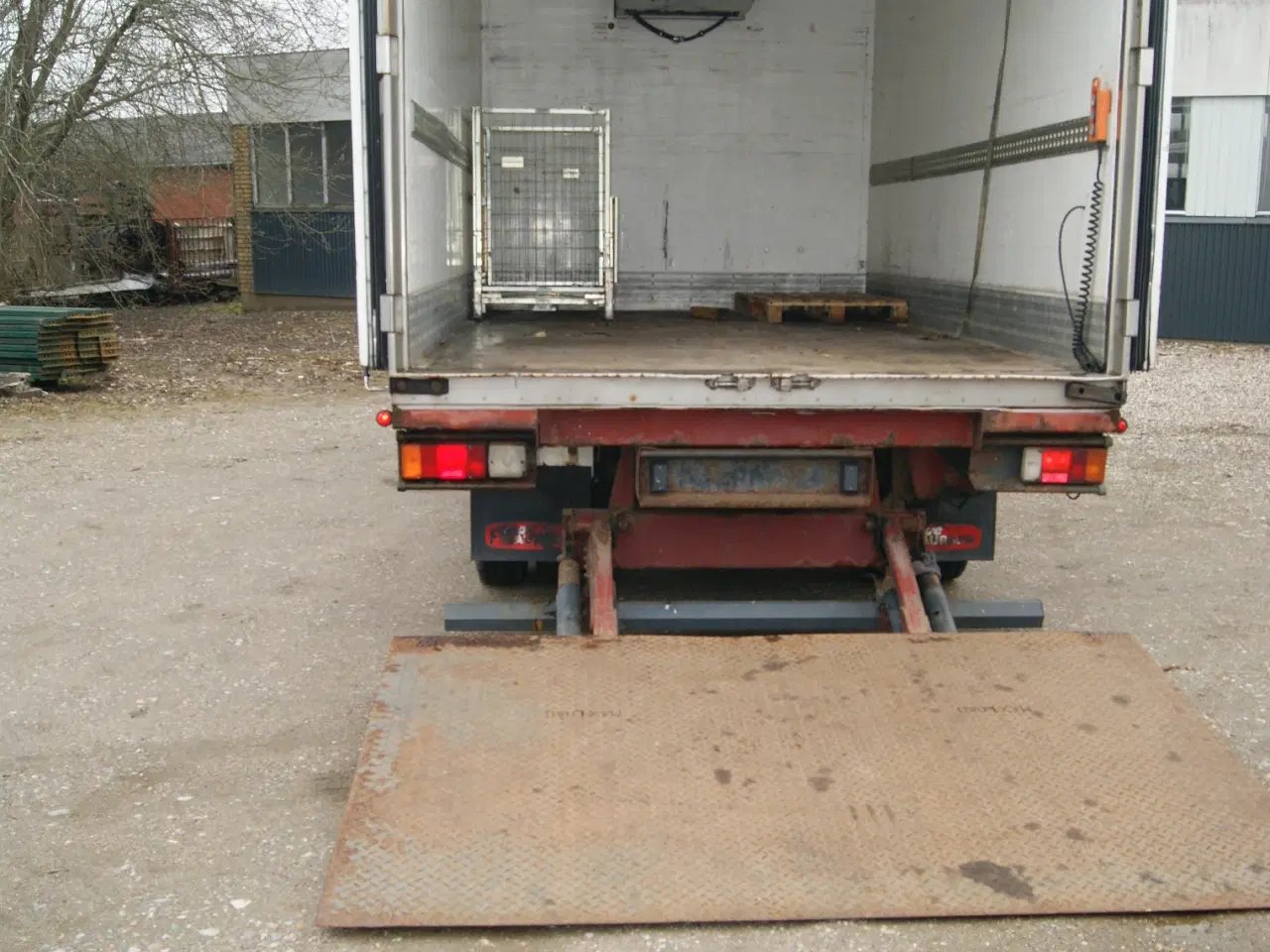 Billede 4 - Køle-kasse, med køl, læssebagsmæk og bagdøre. 25m3