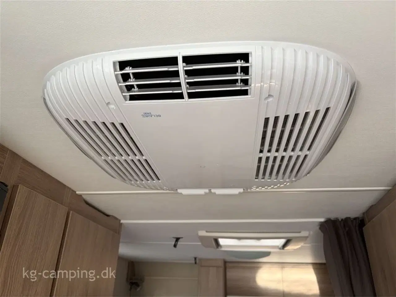 Billede 10 - 2016 - Kabe Classic 560 GLE KS Vintervogn med køjer og stor siddegruppe i front.