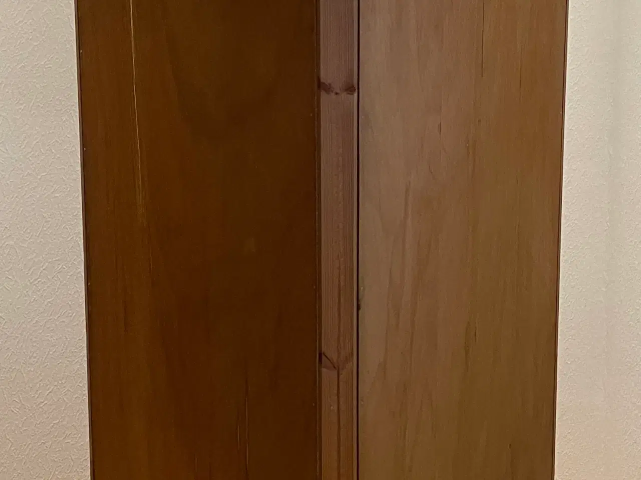 Billede 3 - Hjørneskab med glaslåge og 4 hylder