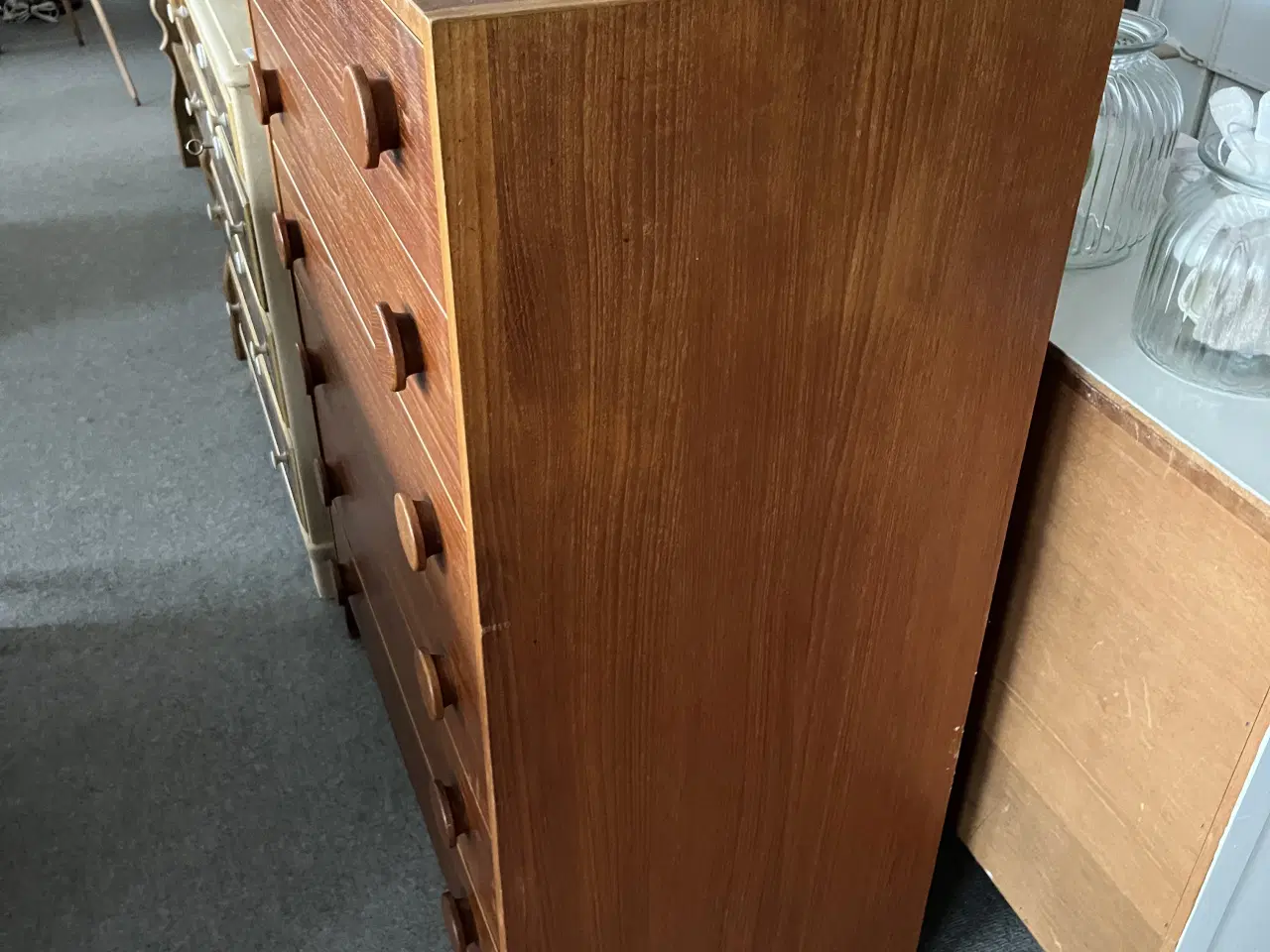 Billede 2 - Kommode i teak med store runde greb