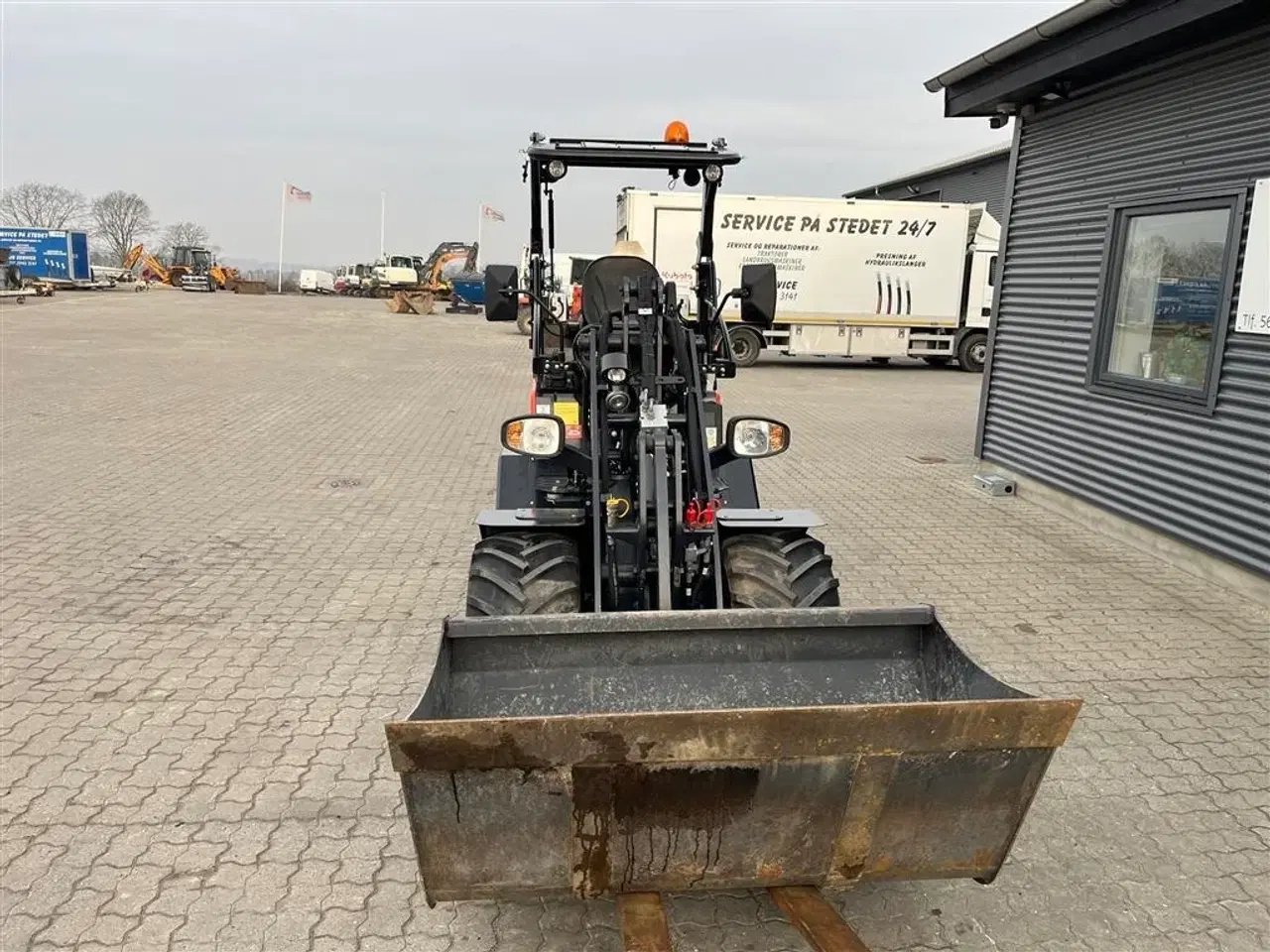 Billede 3 - Kubota RT 210 Demo maskine med skovl og gafler