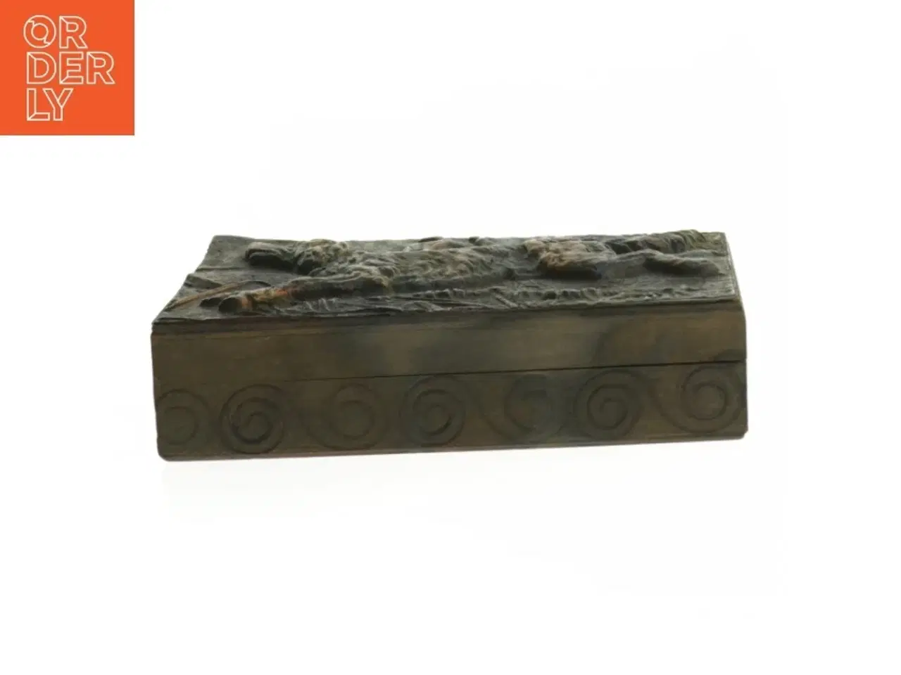 Billede 2 - Træ/metal æske med jagtmotiv relief (str. 16x10,5x4 cm)