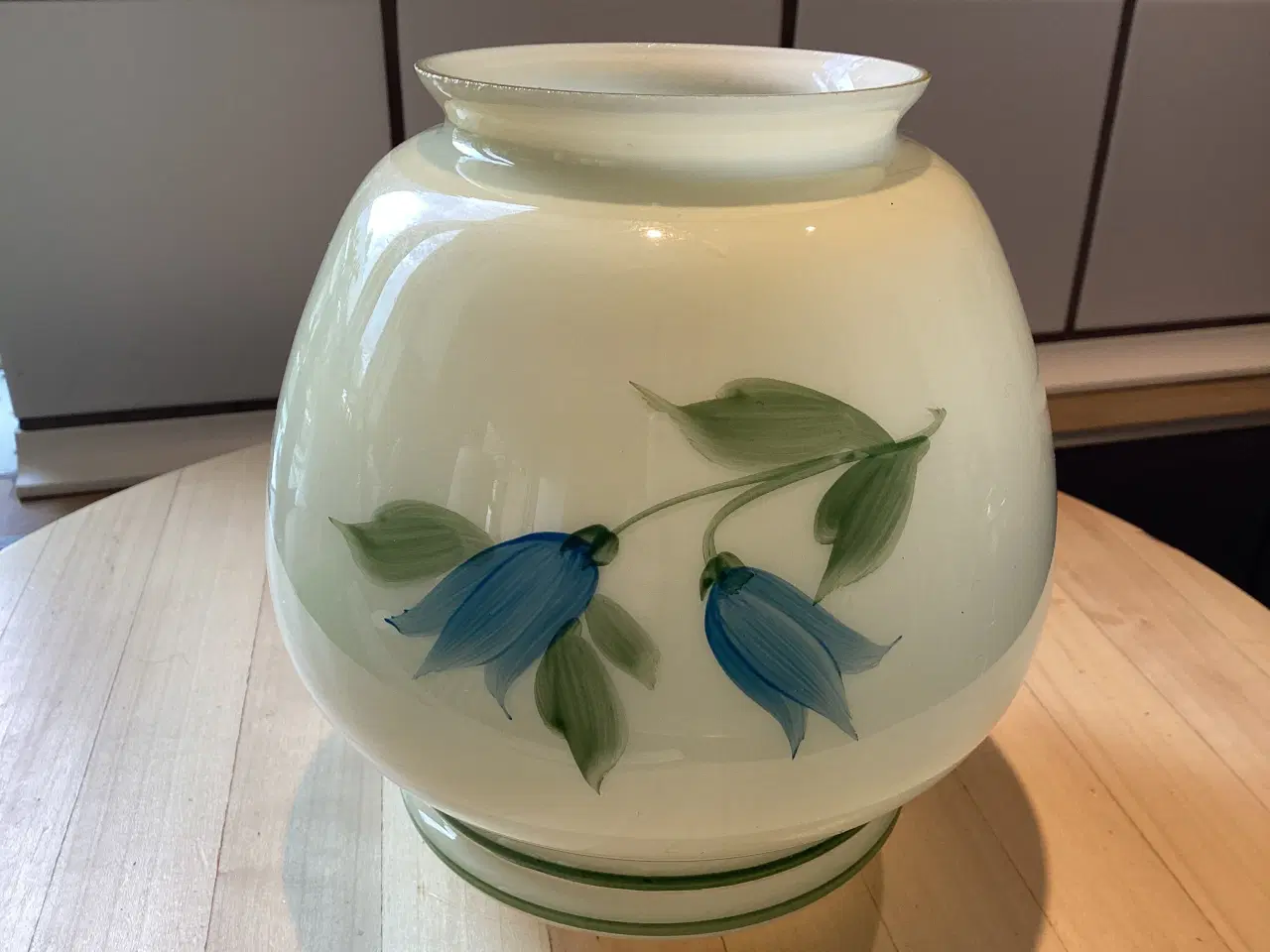 Billede 4 - Ældre pendel i glas med håndmalet blomster,