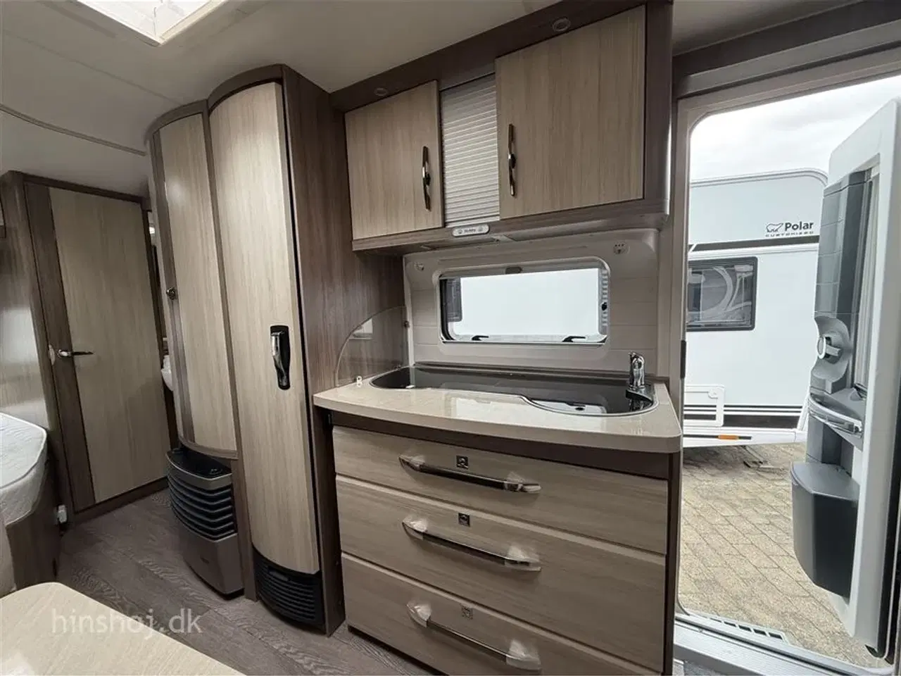 Billede 3 - 2017 - Hobby De Luxe 560 KMFe   Velholdt vogn med godt udstyr fra Hinshøj Caravan