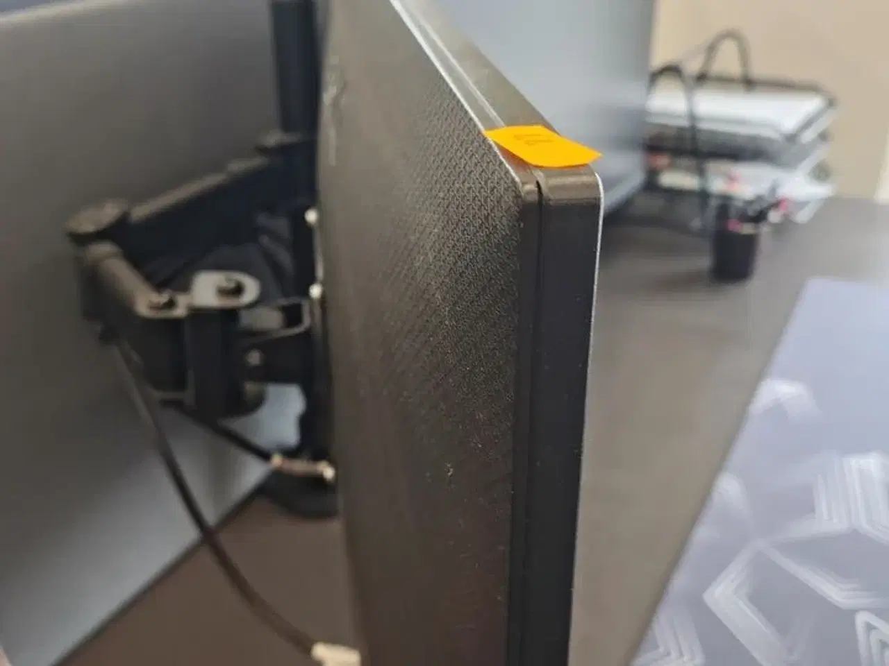 Billede 2 - To Benq skærme på stativ 27"