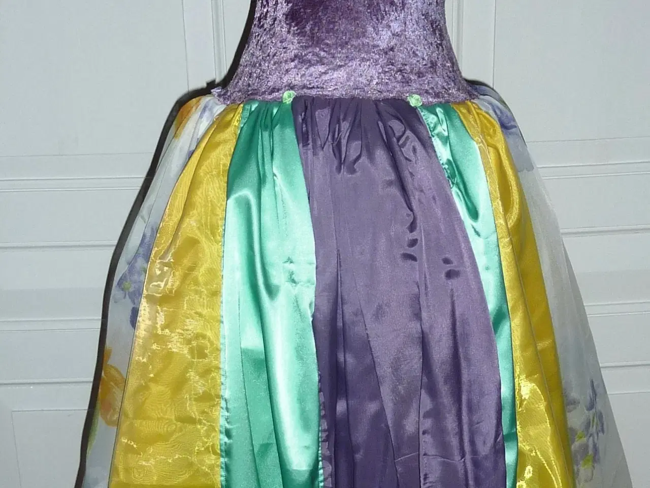 Billede 6 - Prinsessekjole til leg & udklædning. Str. 4-7 år.