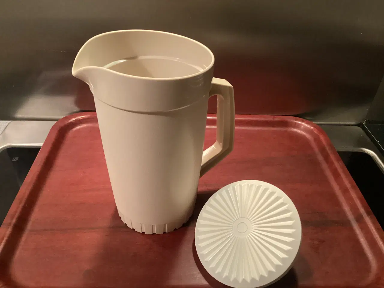 Billede 3 - Tupperware kande med låg