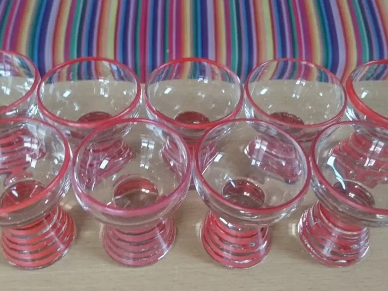 Billede 1 - 9 rødstribede glas