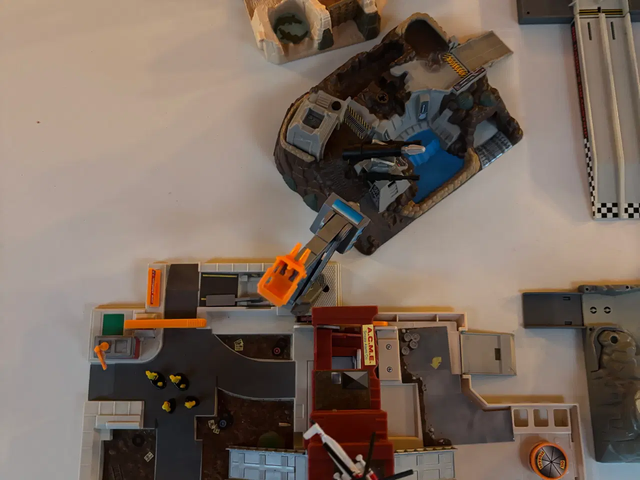 Billede 2 - LegetøjsBiler og Fly med Bane