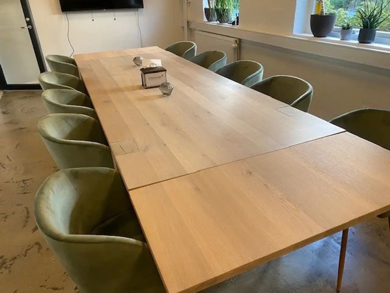 Billede 2 - Stort spisebord i massiv eg 116 x 290/390 cm