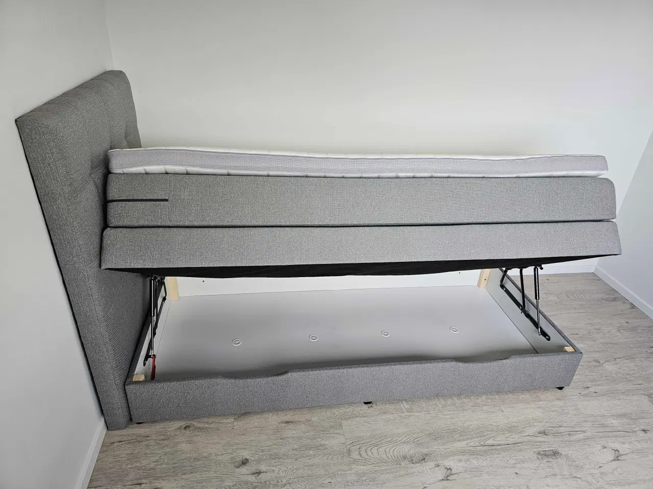 Billede 1 - Ikea Hemnes Sminkebord/Makeupbord