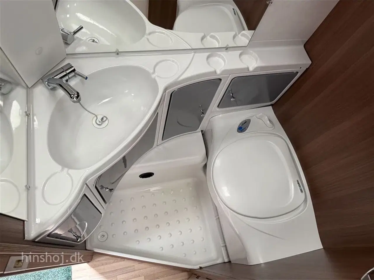 Billede 5 - 2014 - LMC Vivo 400 D   Dejlig Rejse vogn med dobbeltseng fra Hinshøj Caravan