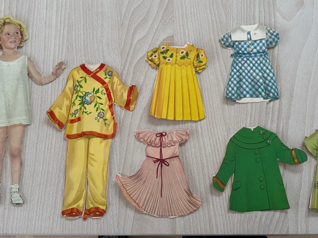 Billede 1 - Antik dobbeltsidet påklædningsdukke 