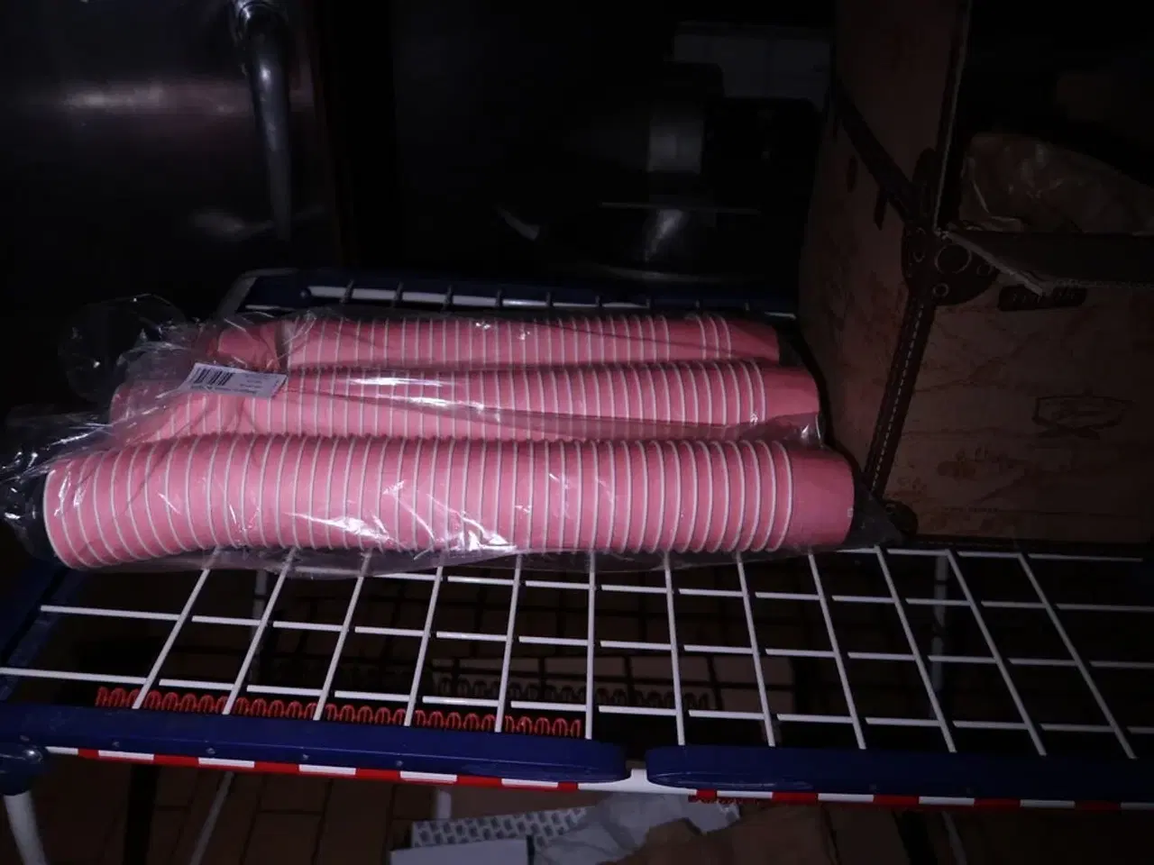 Billede 2 - Tørrestativ samt papirdispenser