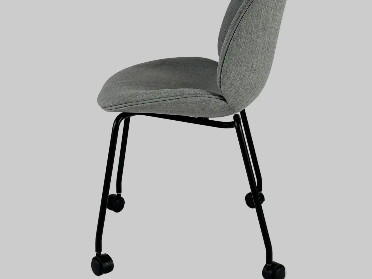 Billede 4 - GUBI Beetle Stol – Grå/Sort Stel