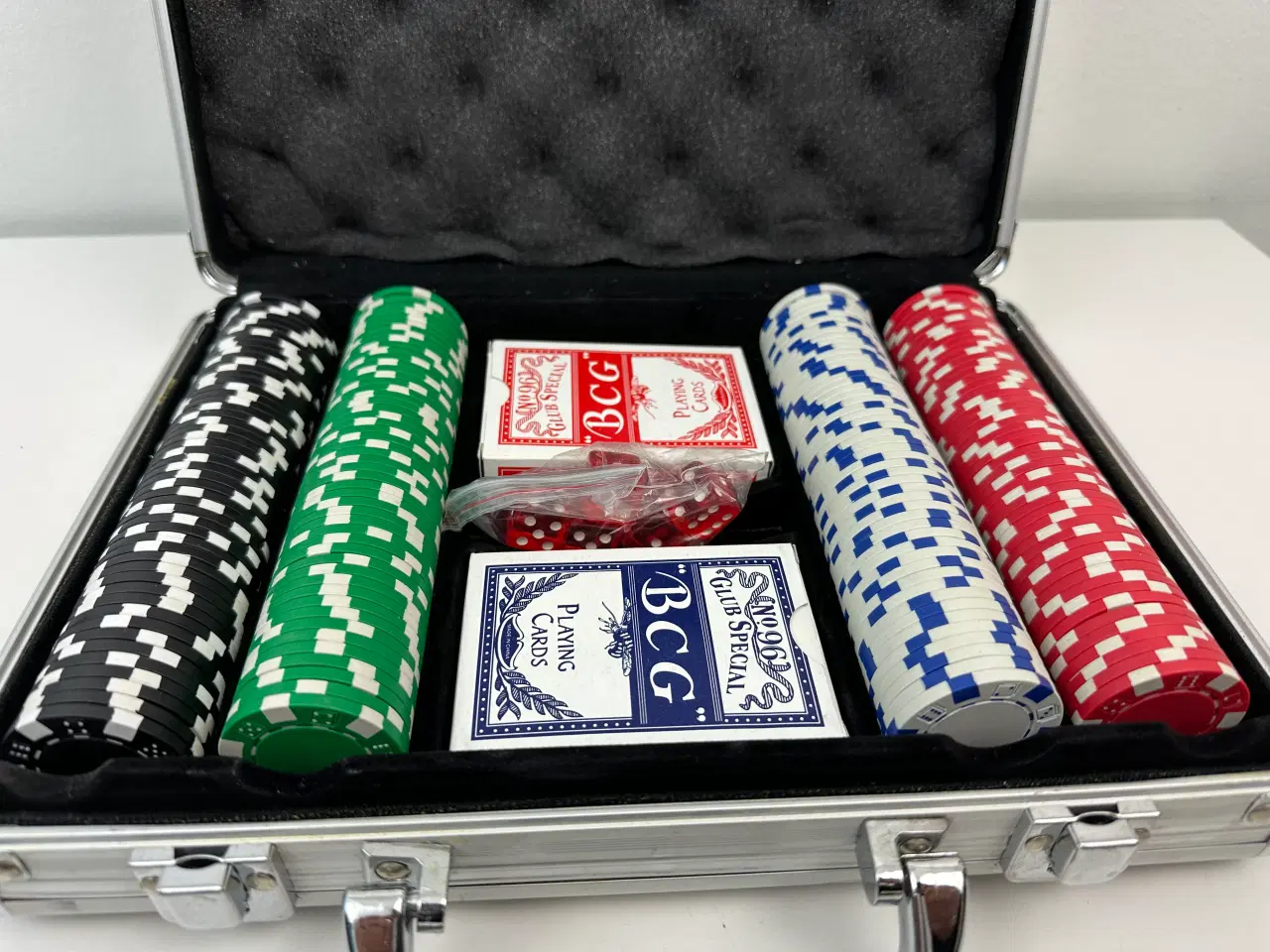 Billede 3 - Pokerchips sæt m. tilbehør i alukuffert
