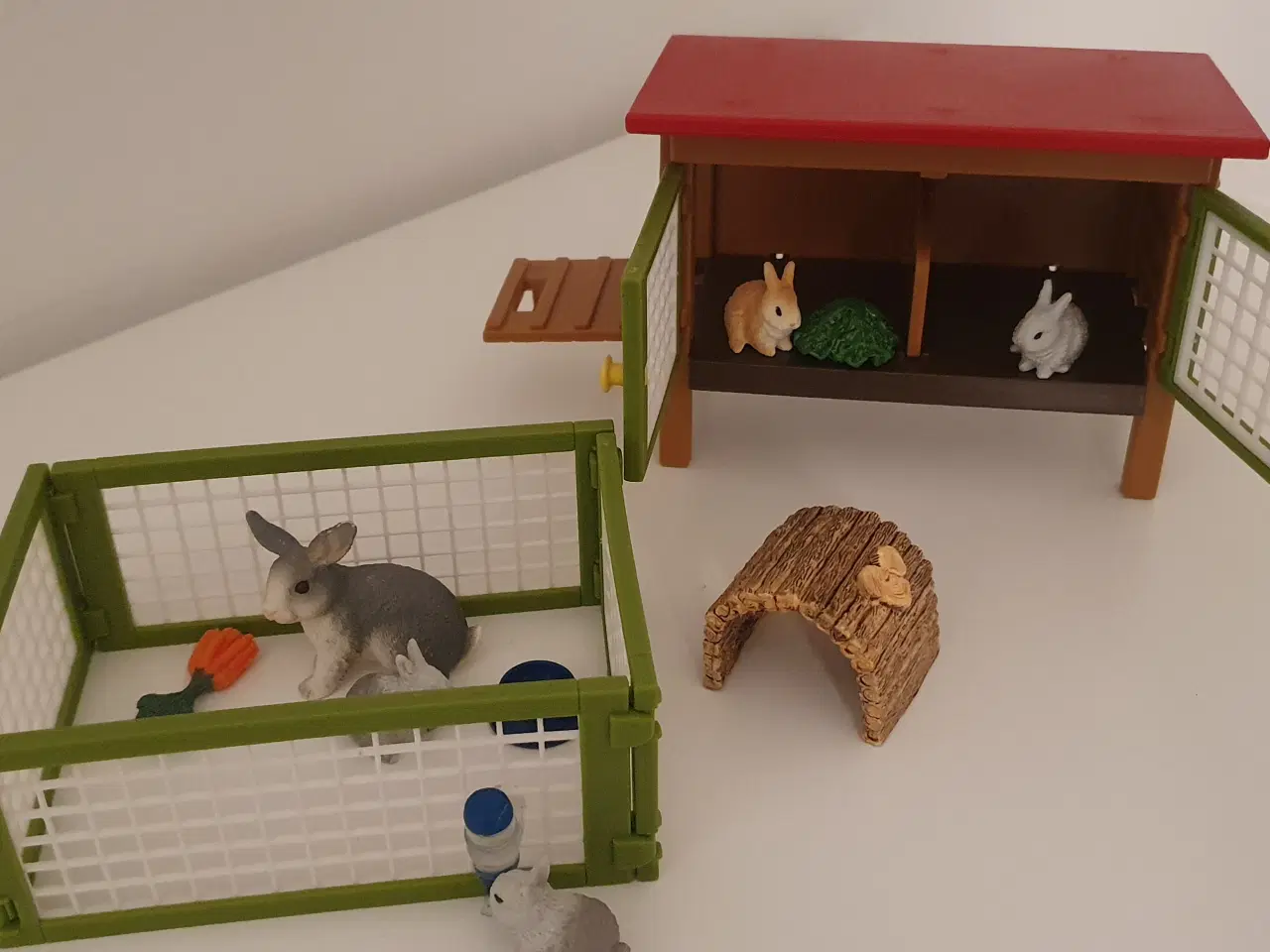 Billede 2 - Kaninbur med 5 kaniner og tilbehør. 