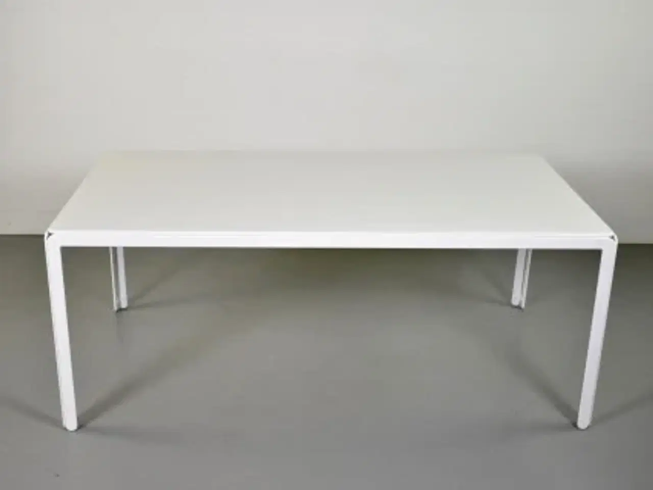 Billede 1 - Montana djob konferencebord i hvid med hvidt stel