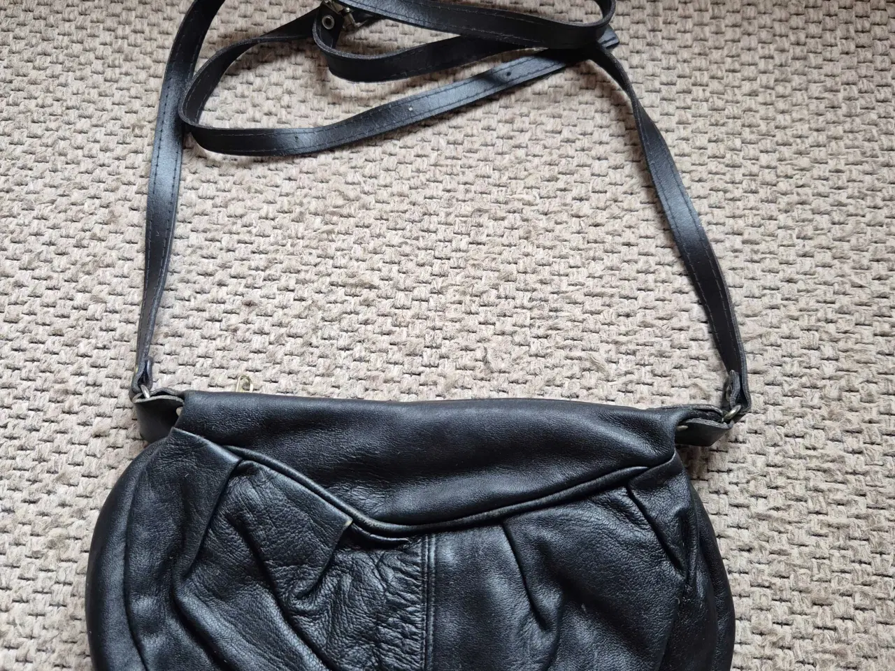 Billede 2 - Lille skindtaske