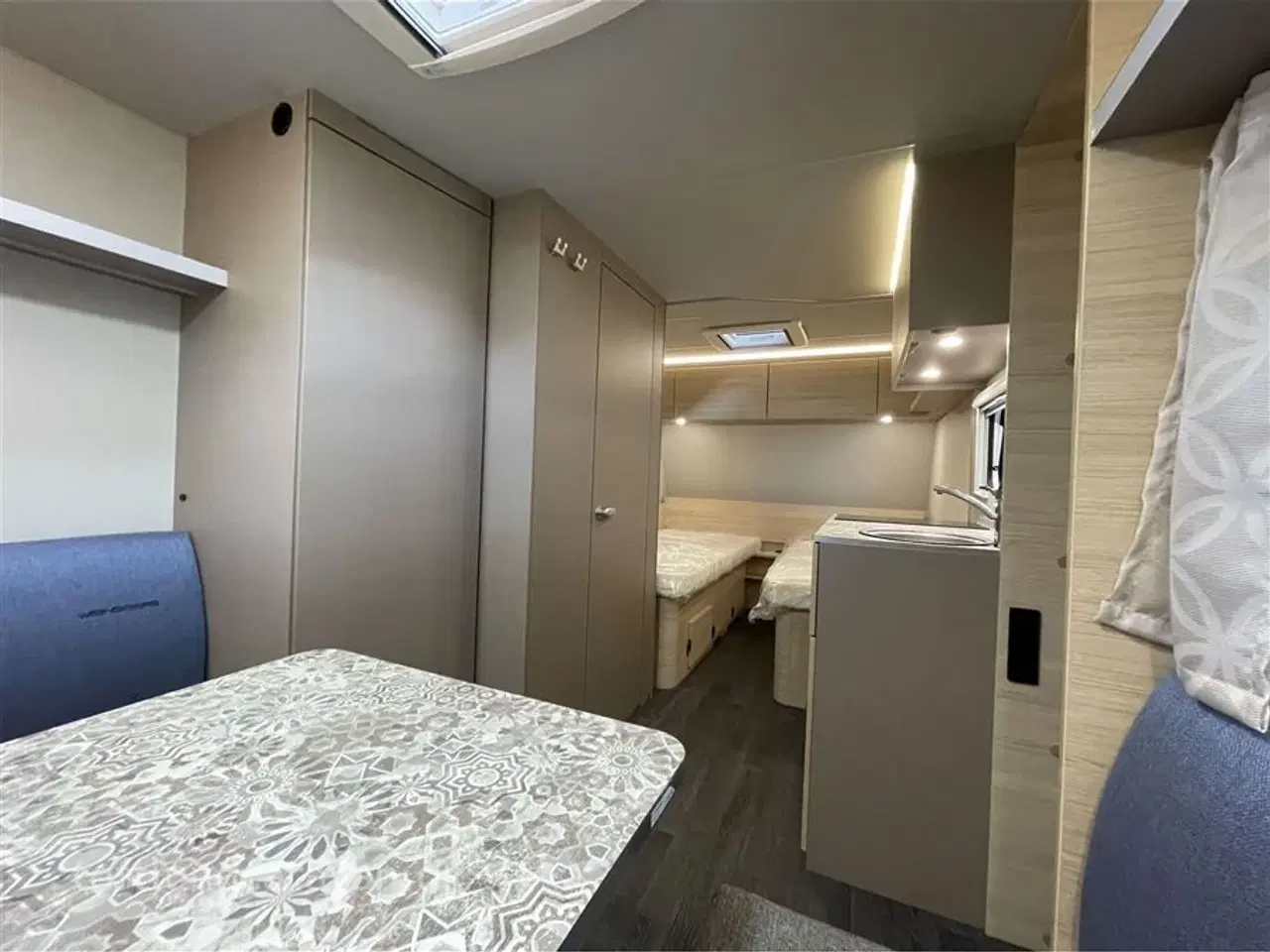 Billede 19 - 2025 - Weinsberg CaraCito 470 EU E-Power   LAV VÆGT. FULDELEKTRISK campingvogn med enkeltsenge. EGENVÆGT KUN 955 KG !!