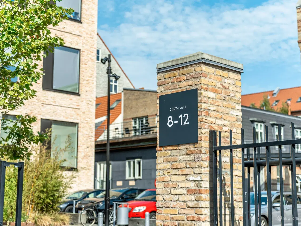 Billede 2 - Gennemført kontordomicil med rå detaljer