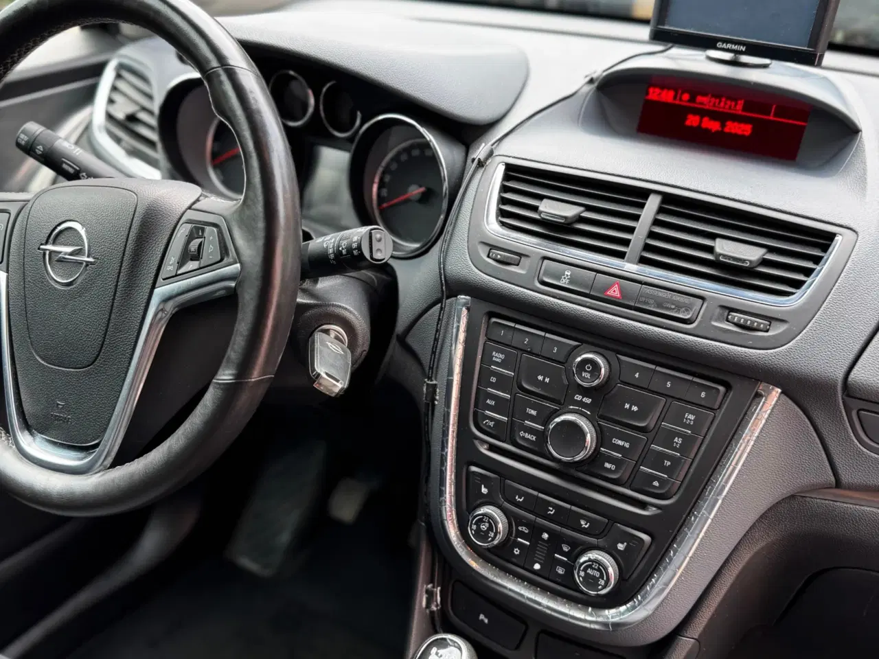 Billede 4 - Nyserviceret, synet og med træk Opel Mokka