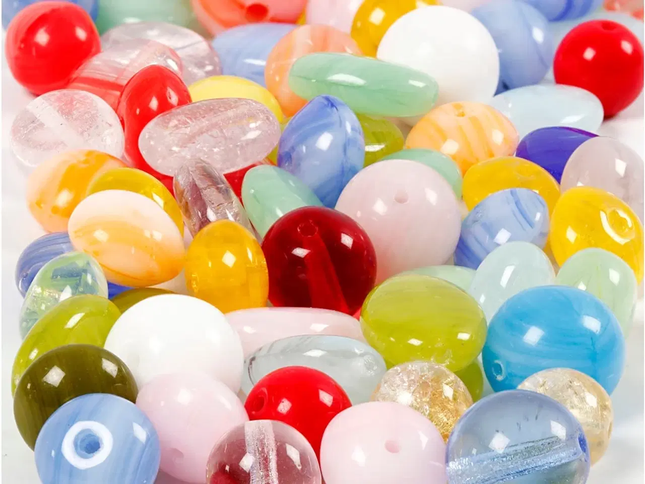 Billede 1 - Glasperler, rund, oval, rundflad, diam. 6-13 mm, hulstr. 0,5-1,5 mm, ass. farver, 60g/ 1 pk.