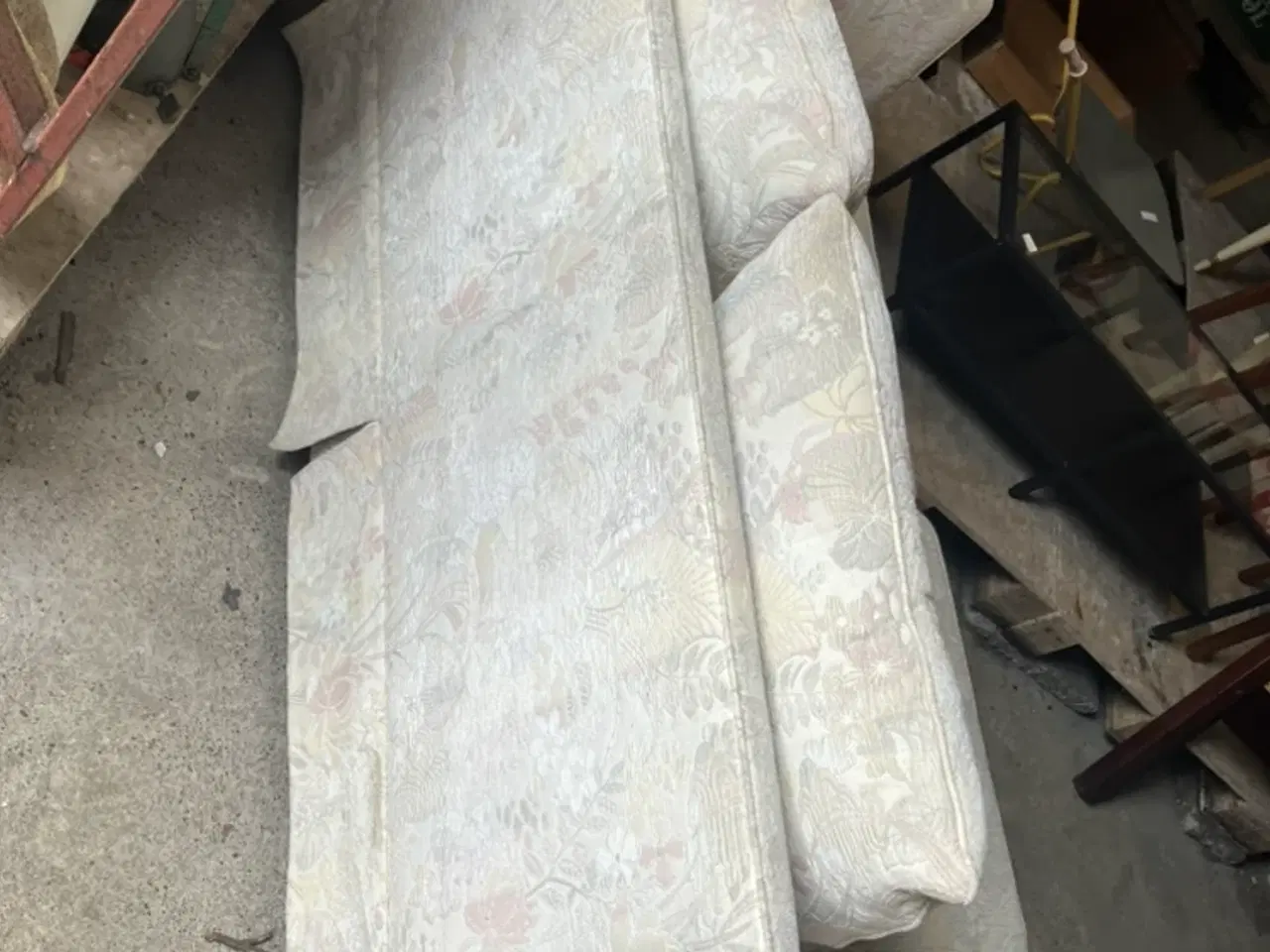 Billede 3 - Sofa bortgives