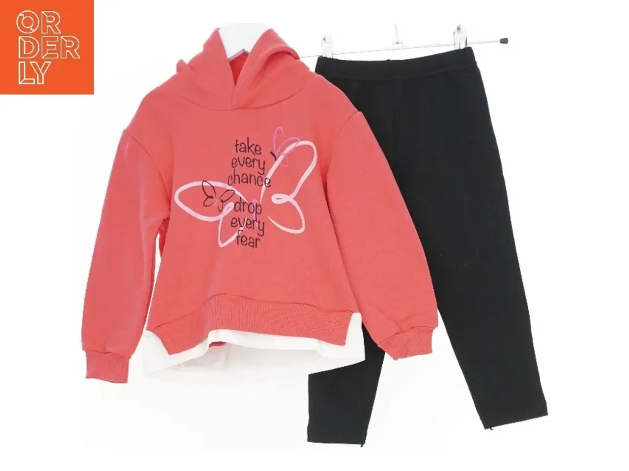 Billede 1 - Sæt Børnetøj (2 stk.) (str. 104 cm)