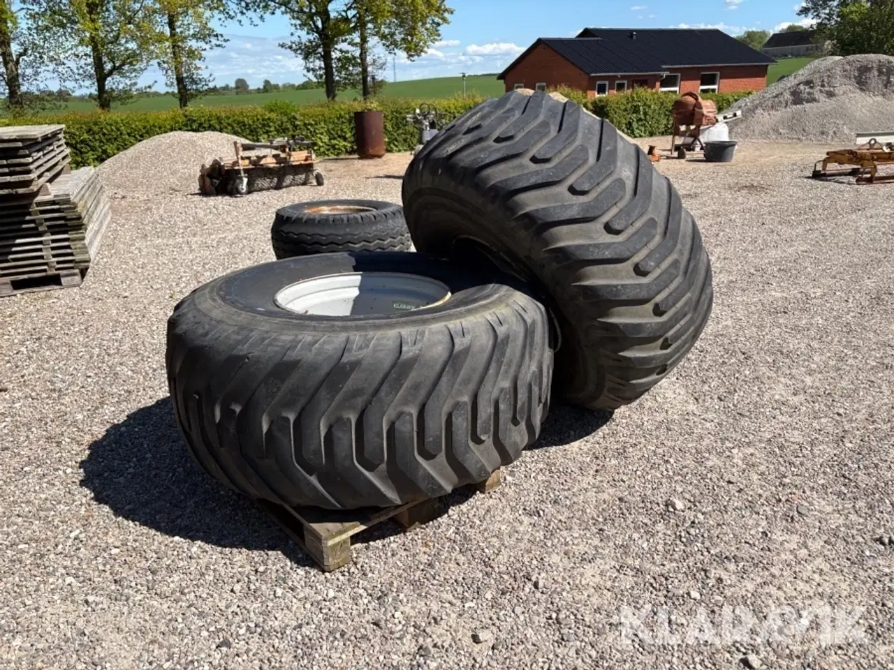 Billede 4 - Dæk Nokian & implement 4 styk.
