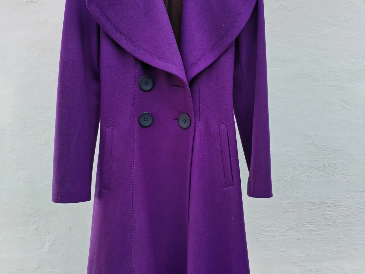 Billede 1 - Ny uldfrakke med markeret talje