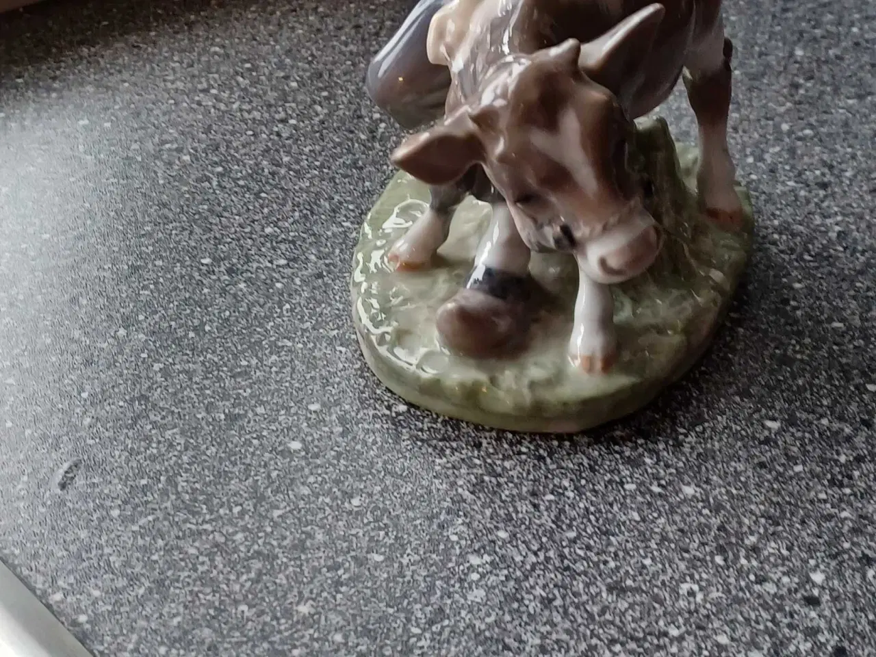 Billede 1 - ROYAL COPENHAGEN. Dreng med kalv.