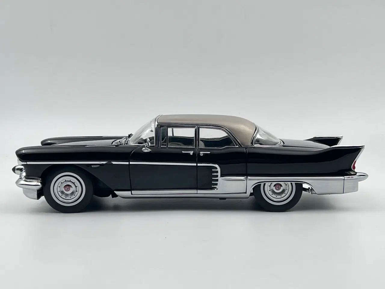 Billede 3 - 1957 Cadillac Eldorado Brougham 1:18 