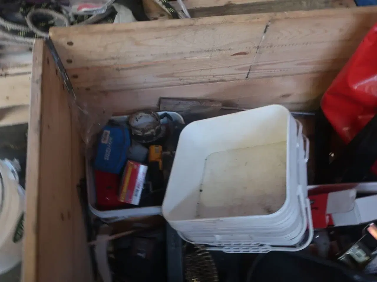 Billede 7 - 3 stk. paller med div. Pallerammer, værktøj, varelager m.m.