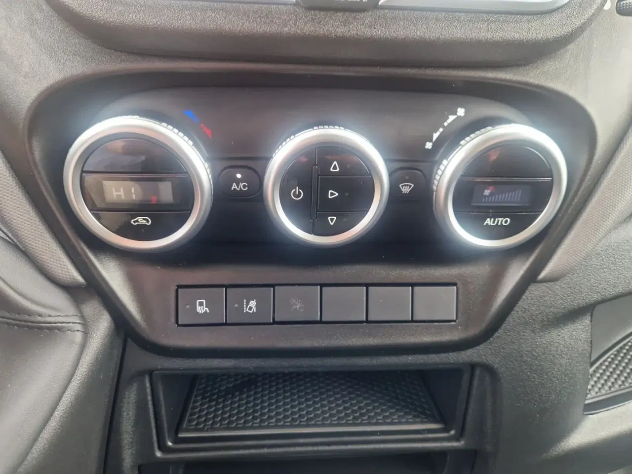 Billede 24 - Iveco Daily 3,0 35S18 4100mm Box m/lift AG8