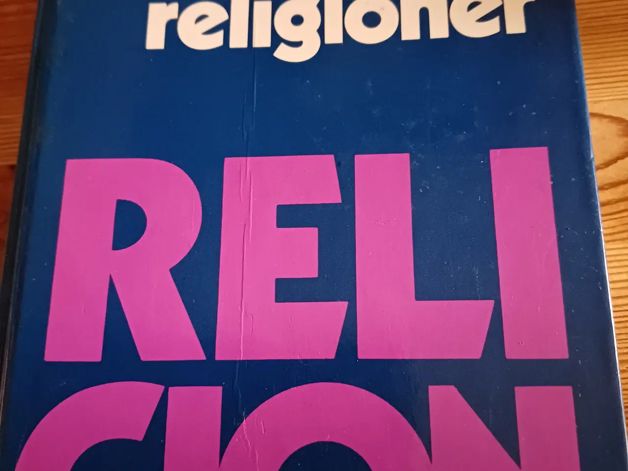 Billede 1 -  Håndbog i verdens religioner 