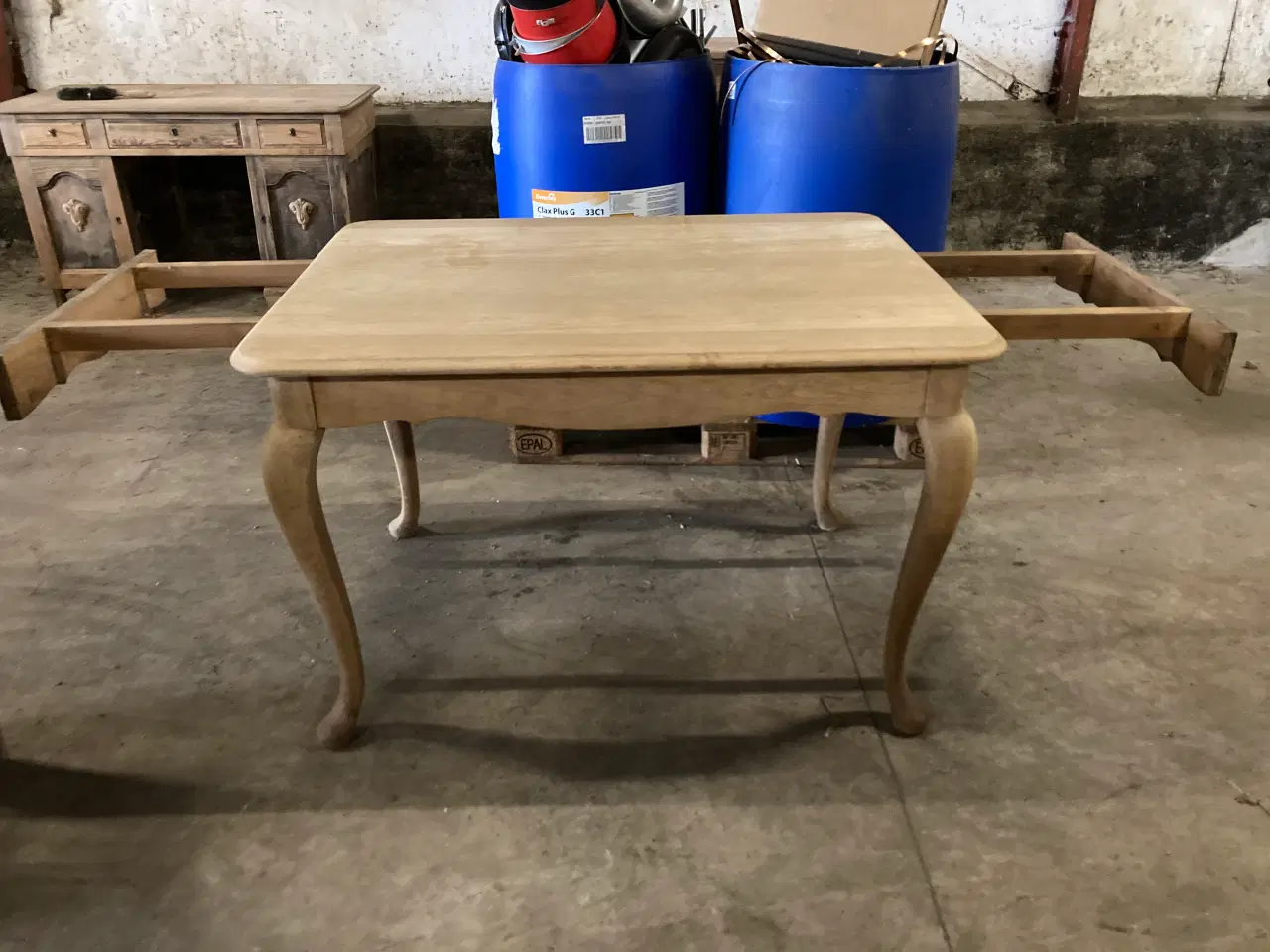 Billede 3 - Udtræks spisebord med 3 stole