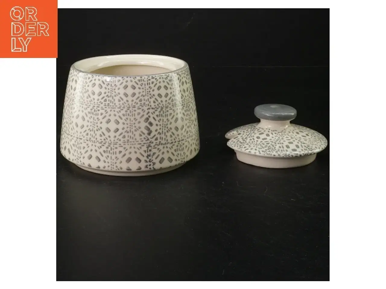 Billede 2 - Keramik opbevaringskrukke med låg fra Bloomingville (str. H. 11,5 cm. ø. 12 cm)