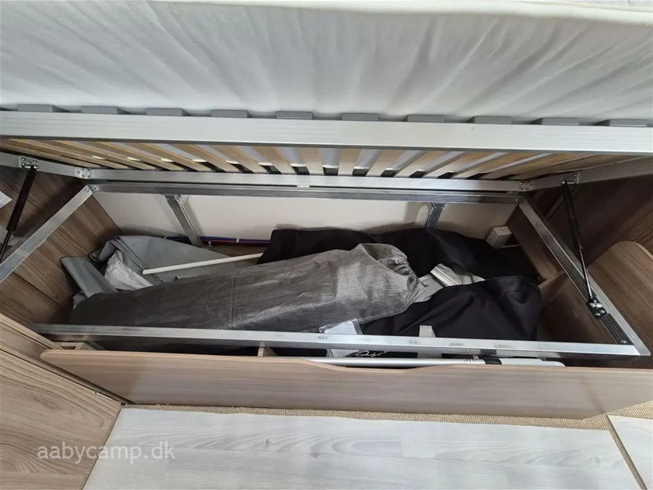 Billede 15 - 2022 - Sprite Mondial 490 Enkelt senge. markise. Isabella Capri fortelt. Mover. Batteri. gasalarm. cykelstativ.