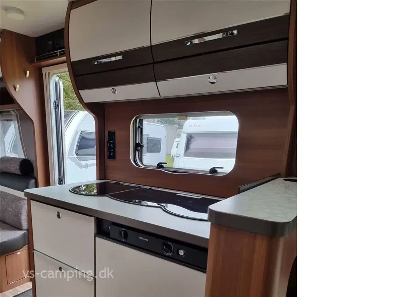 Billede 5 - 2016 - LMC Vivo 490 E ALDE   FLOT OG VELHOLDT CAMPINGVOGN MED ALDEVARME OG ENKELTSENGE.