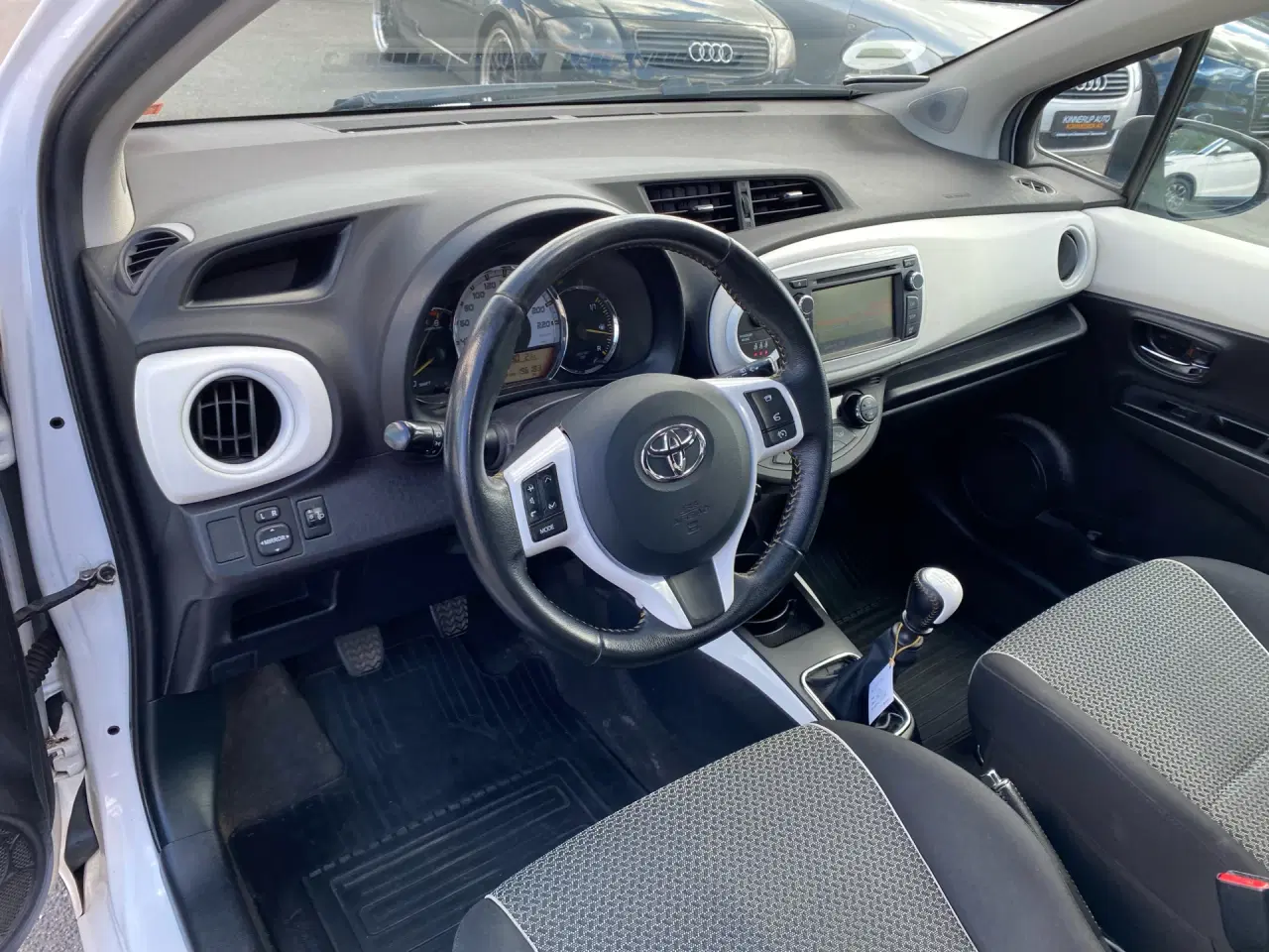 Billede 6 - Toyota Yaris 1,3 VVT-I Trend 99HK 5d 6g