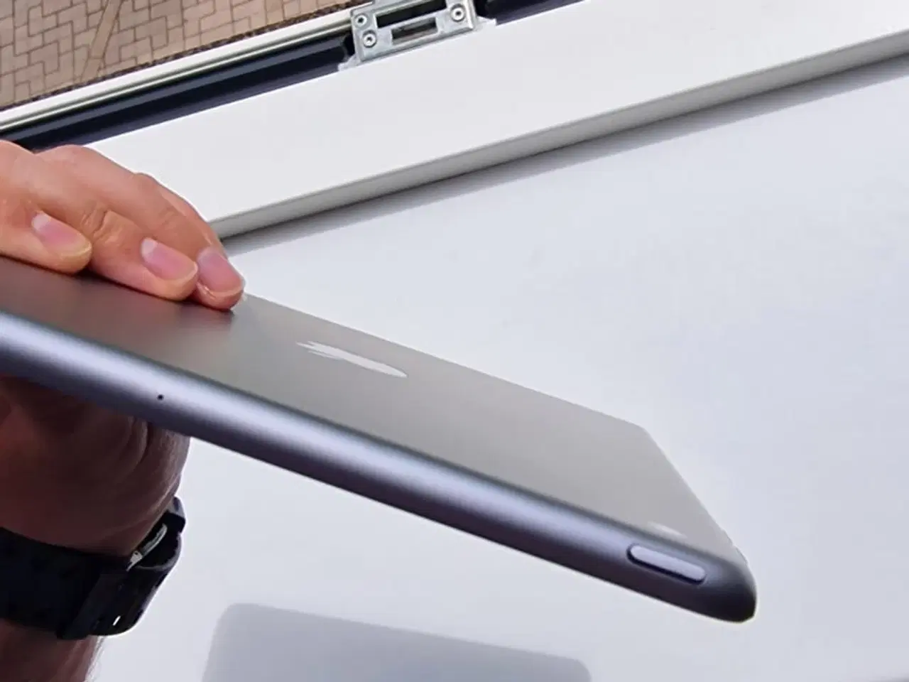 Billede 2 - iPad 6. Generation 32GB – Klar til brug! Inkl. cov
