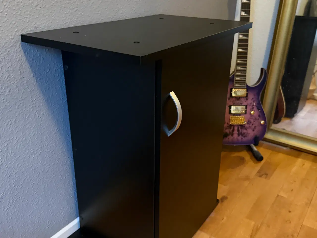 Billede 1 - Akvarieskab i sort