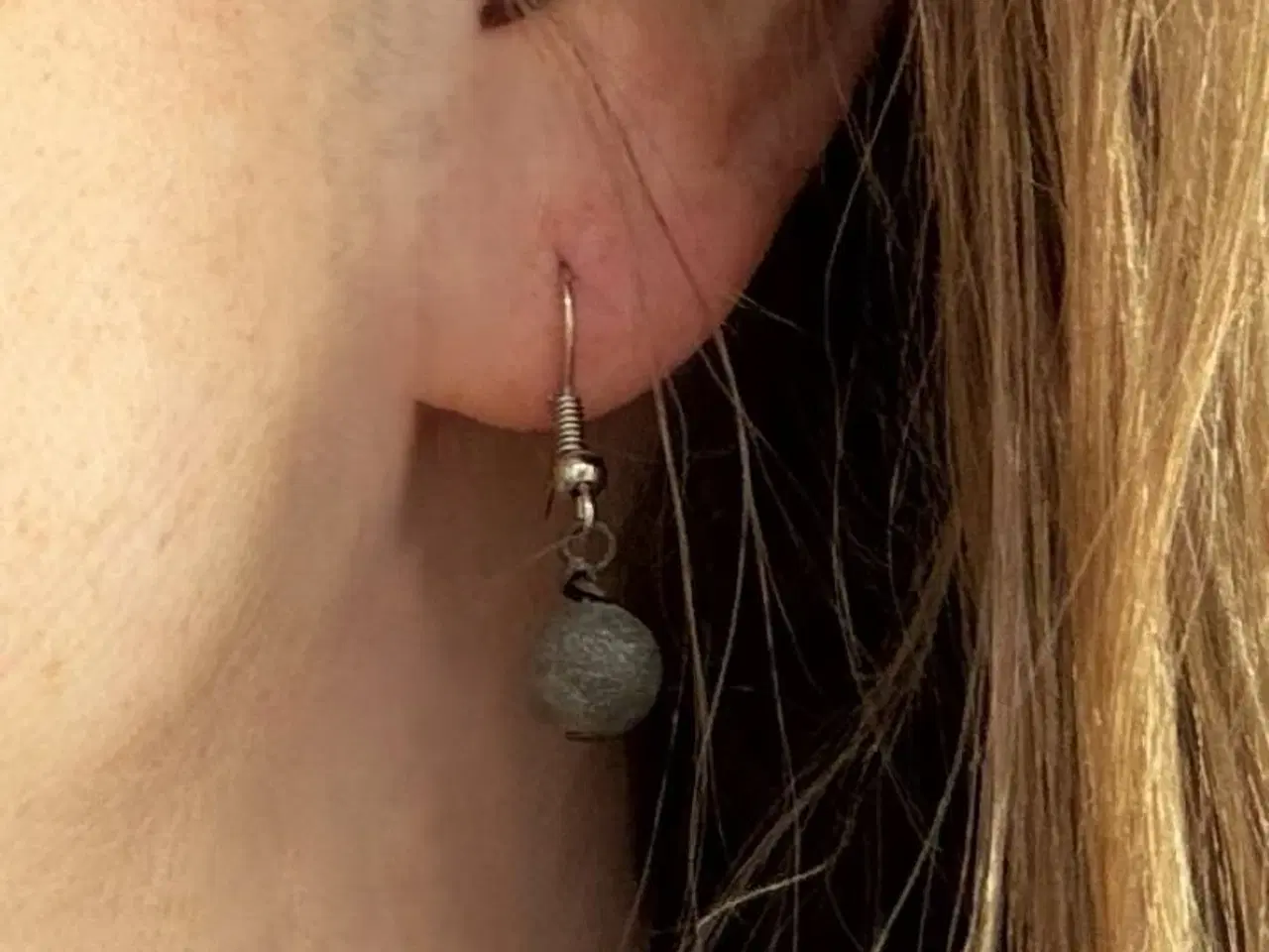 Billede 5 - Øreringe med oxyderede perler