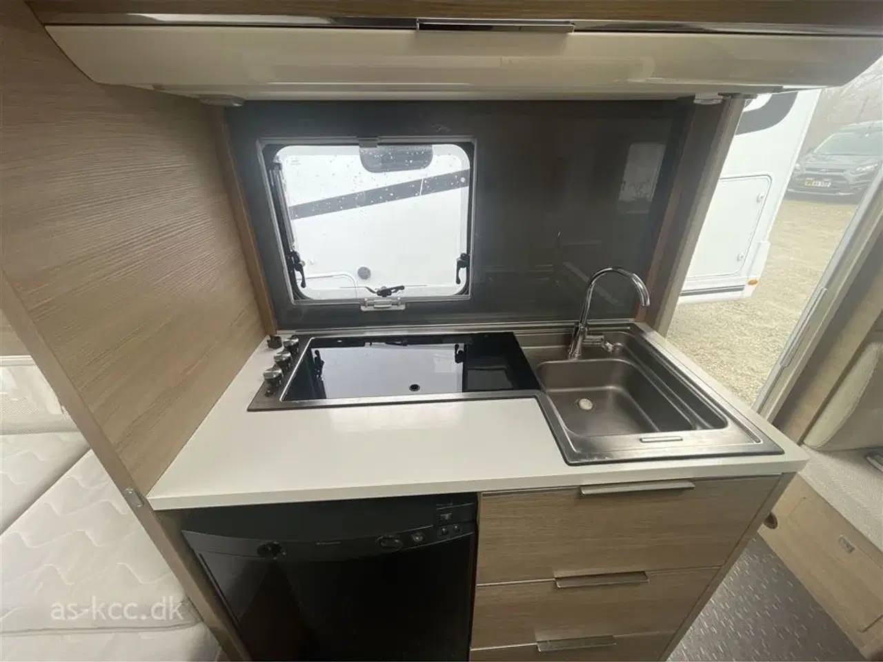 Billede 6 - 2015 - Adria Adora 492 LU   Adria Adora 492 LU årgang 2015 Incl mover, posemarkise 5 sovepladser, 4 siddepladser