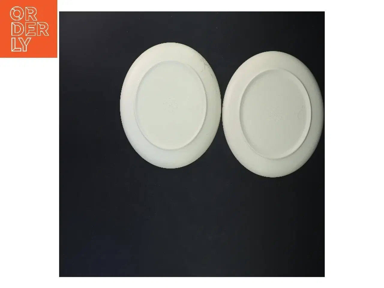 Billede 3 - To børnetallerkener med havtematisk design fra Søstrene Grene (str. Ø 20 cm)