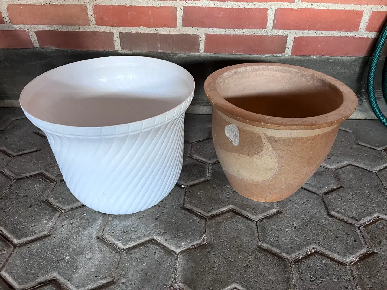 Billede 6 - Plast krukke + Ler krukke 